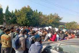 #JKSSB Trends On Twitter As JKPSI Aspirants Hold Protest Over Recruitment Irregularities