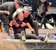 Bruce Springsteen falls on stage in Amsterdam during world tour