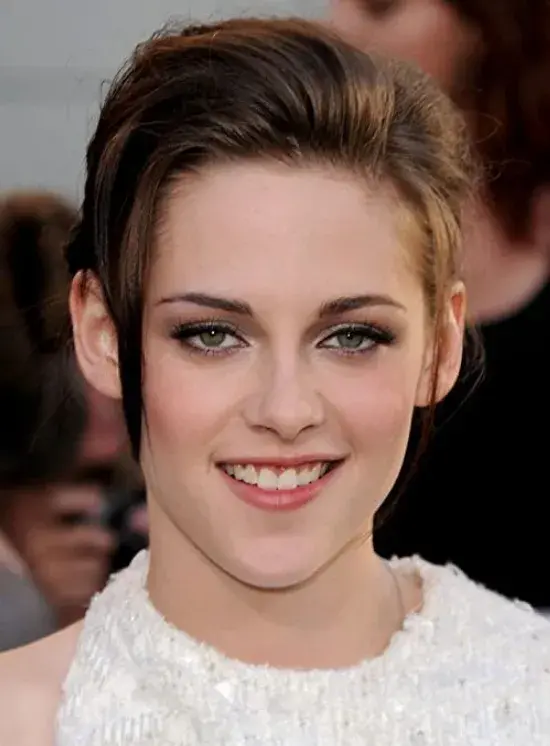 Kristen Stewart writing script for stoner girl comedy with fiance Dylan Meyer