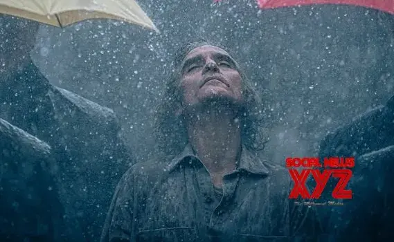 Joaquin Phoenix is dancing in the rain in new ‘Joker 2’ image