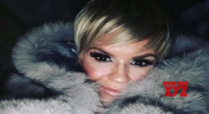 Kerry Katona re-enacts iconic Pam Anderson scene, sizzles in bikini