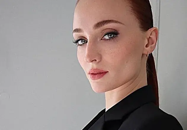 Sophie Turner seen kissing Peregrine Pearson in public again