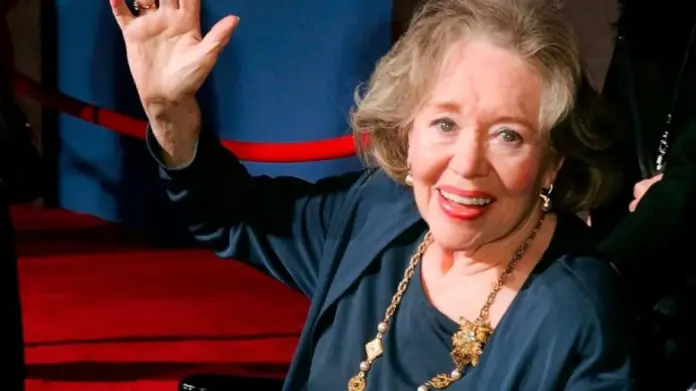 ‘Mary Poppins’ actor Glynis Johns dies at 100