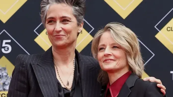 Jodie Foster marks 10th anniv with wife at hand and footprint ceremony