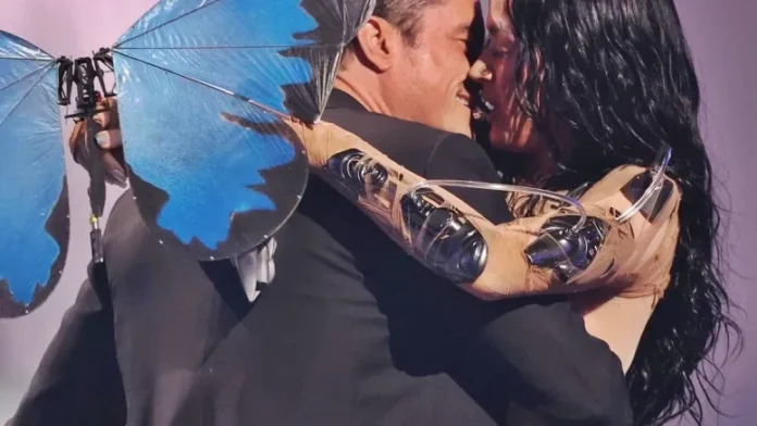 Katy Perry, Orlando Bloom lock lips at MTV Video Music Awards 2024